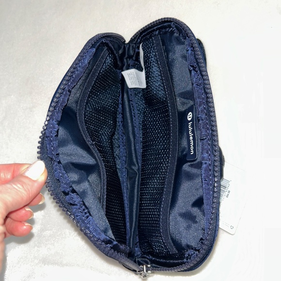 NWT lululemon Everywhere Belt Bag - Picture 8 of 10